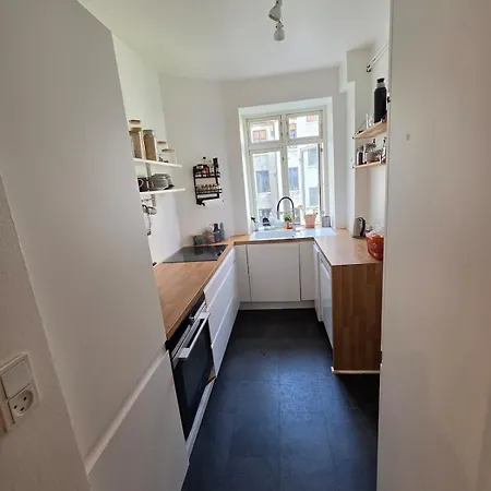 Spacious Flat - Metro & Nearby *