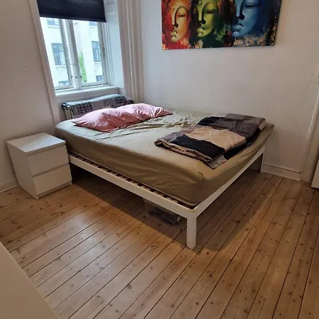 Spacious Flat - Metro & Nearby *